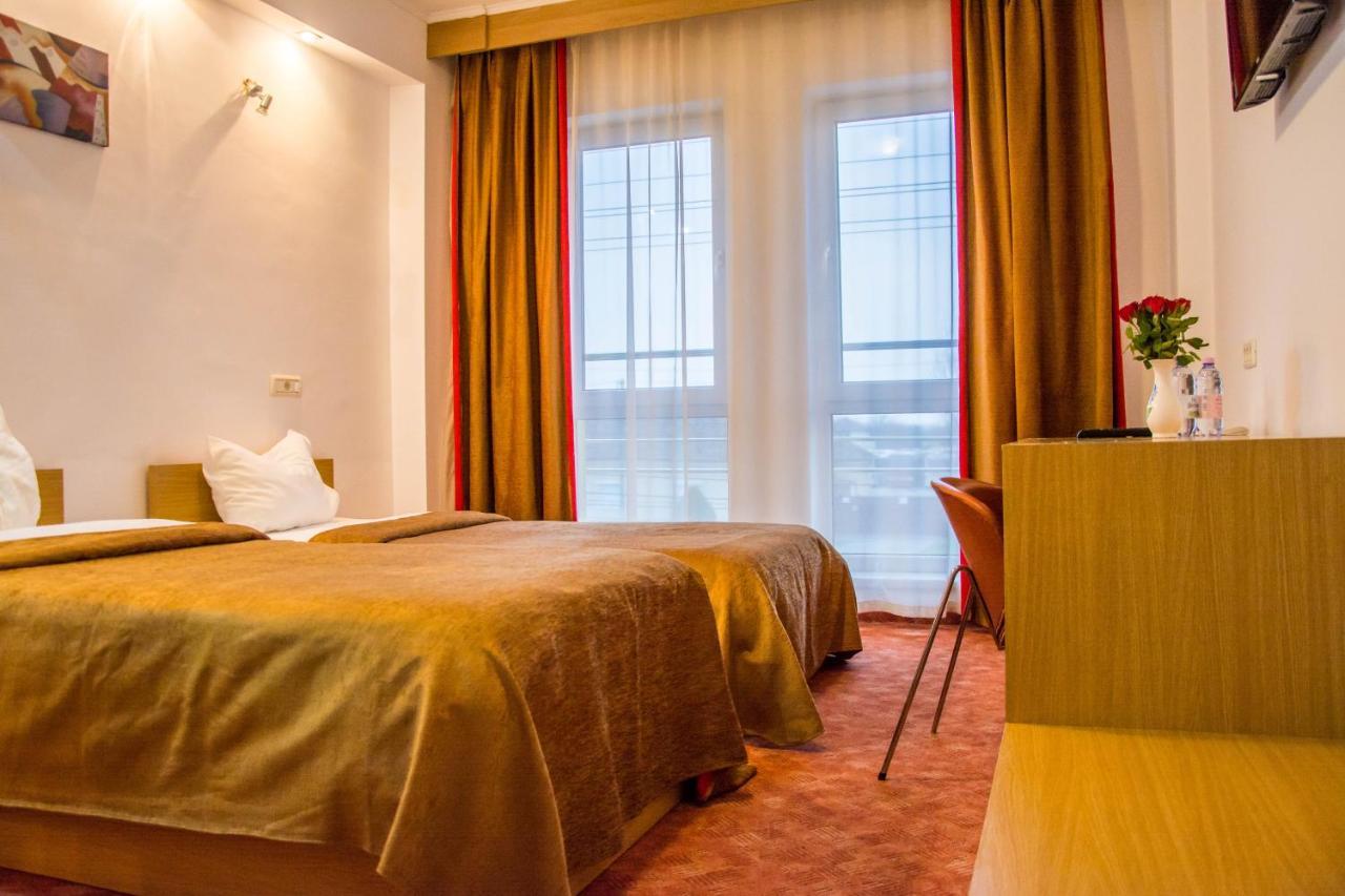 Hotel Riga Arad Exteriér fotografie